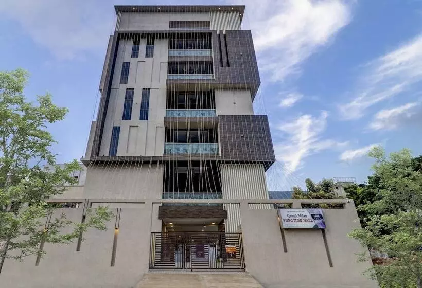 هتل Treebo Grand Milan