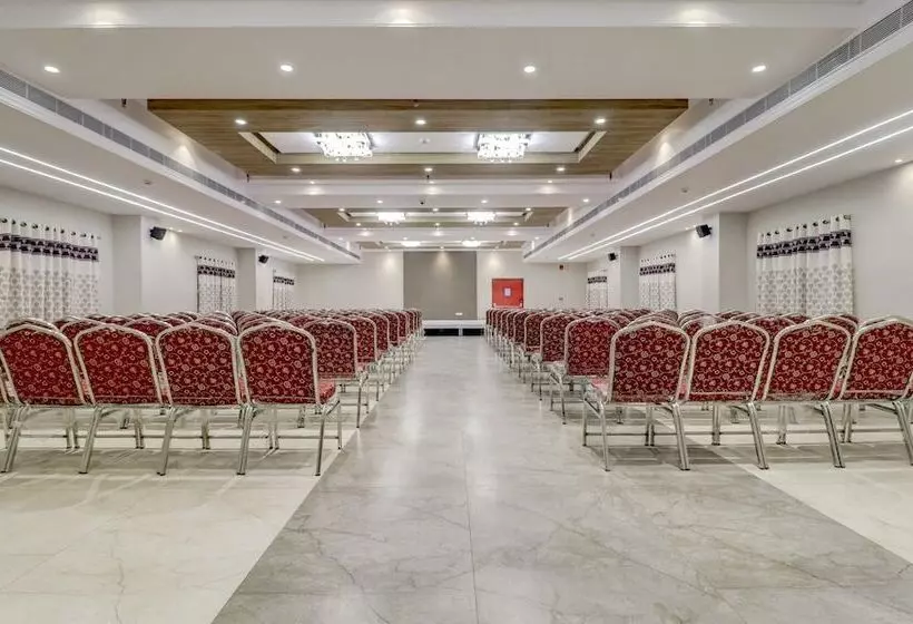 هتل Treebo Grand Milan