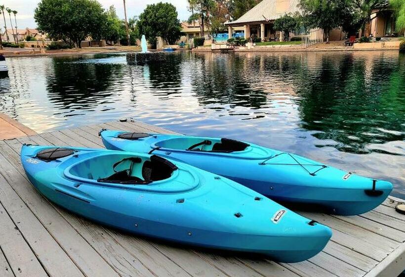 Peaceful Lakeside Home, Minutes From Downtown Gilbert