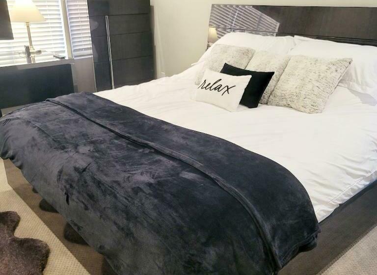 Peaceful Lakeside Home, Minutes From Downtown Gilbert