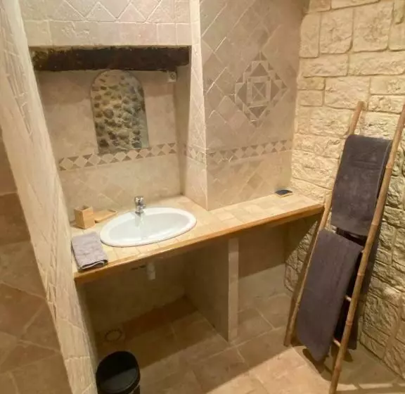 Kapselihotelli La Fontaine De Vinsobres