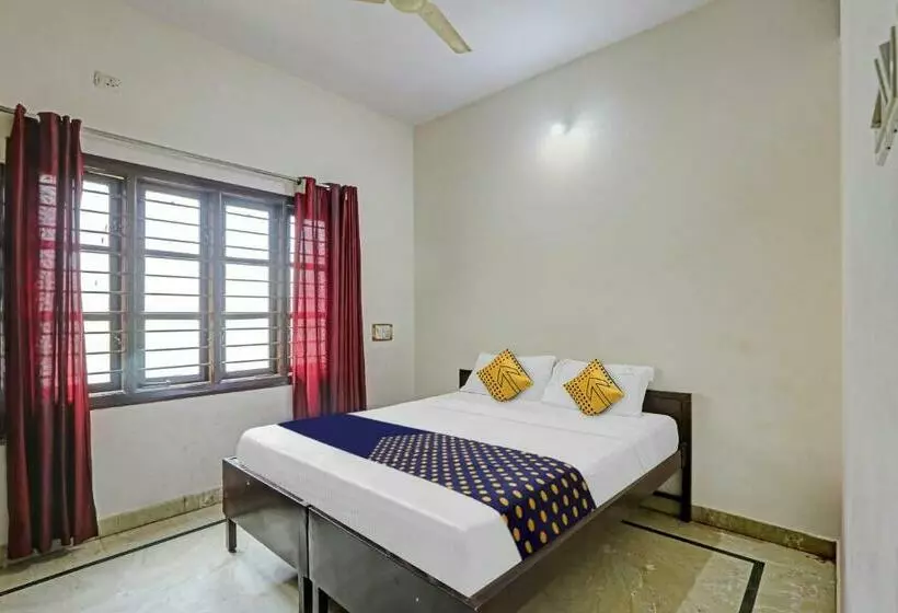 ホテル Spot On Vishu Moni Residency