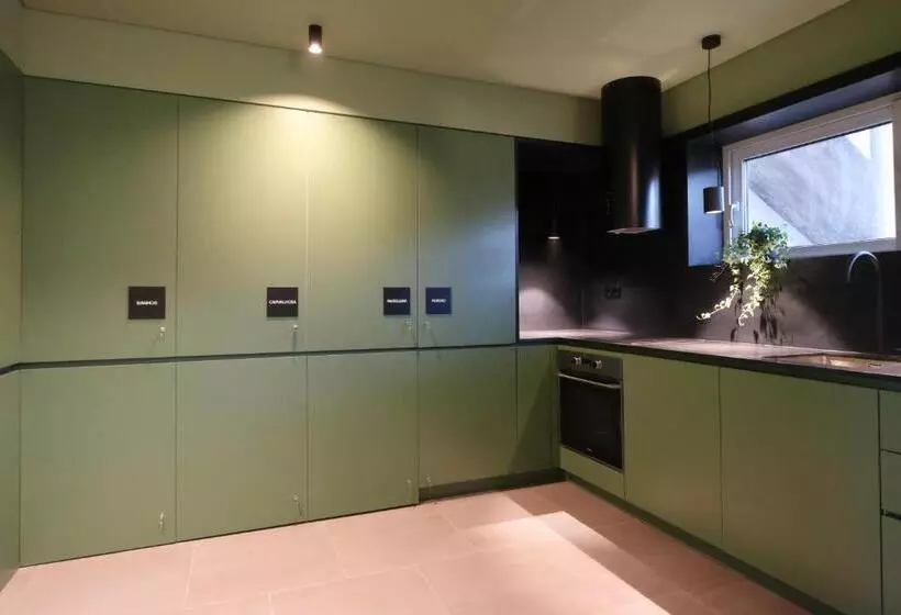 پانسیون Oporto Coliving Circunvalação 13250