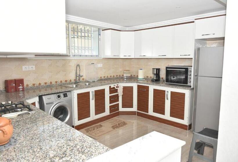 Une Très Belle Villa Au Bord De La Mer !