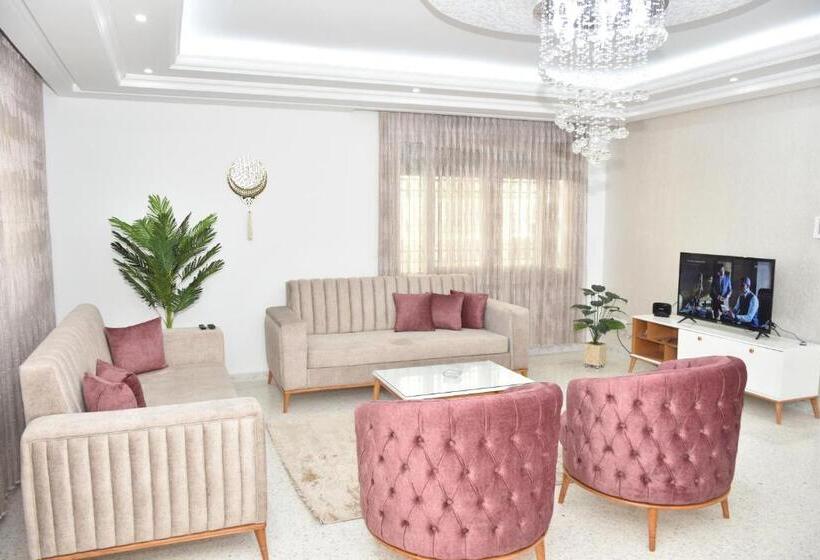 Une Très Belle Villa Au Bord De La Mer !