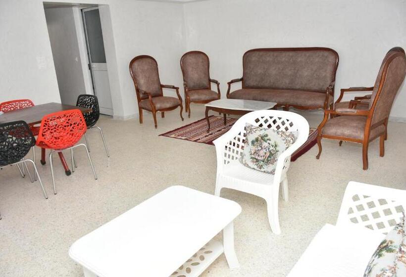 Une Très Belle Villa Au Bord De La Mer !