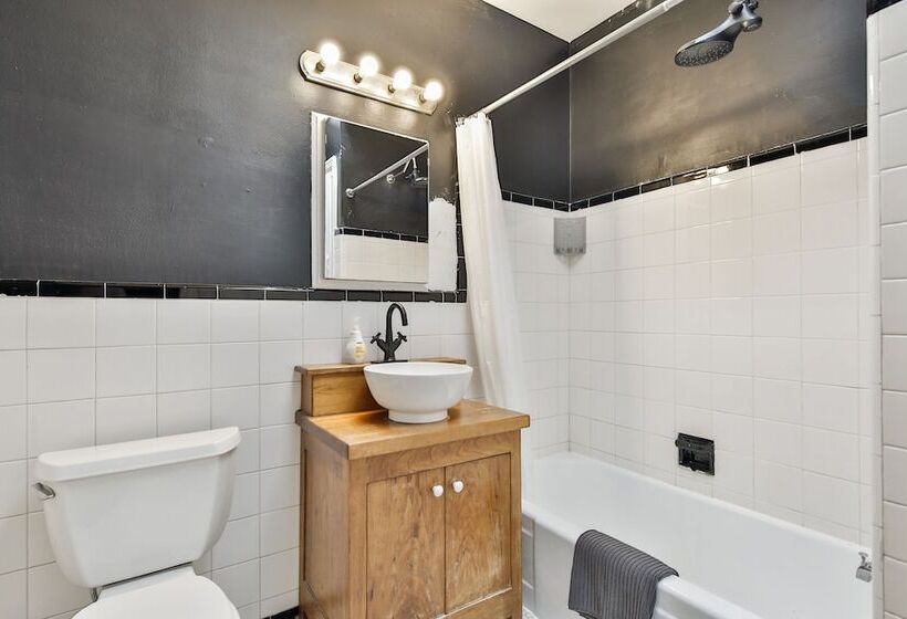 تختخواب و صبحانه La Maison Du Mile End