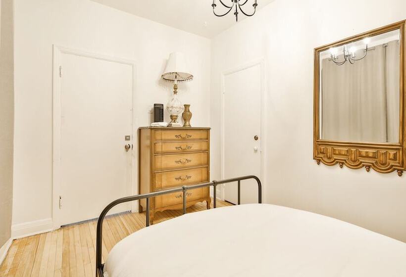 تختخواب و صبحانه La Maison Du Mile End