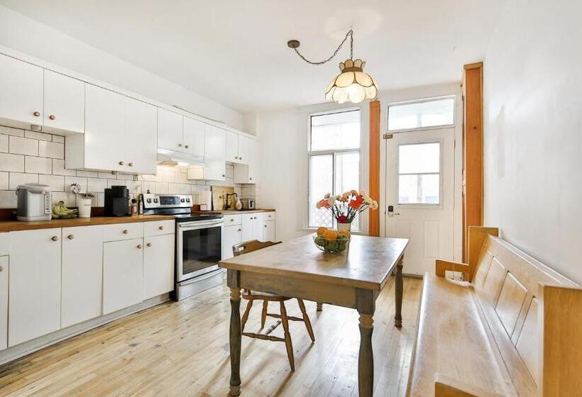 تختخواب و صبحانه La Maison Du Mile End