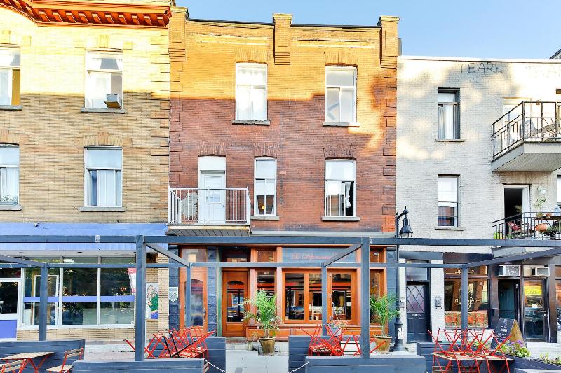 تختخواب و صبحانه La Maison Du Mile End