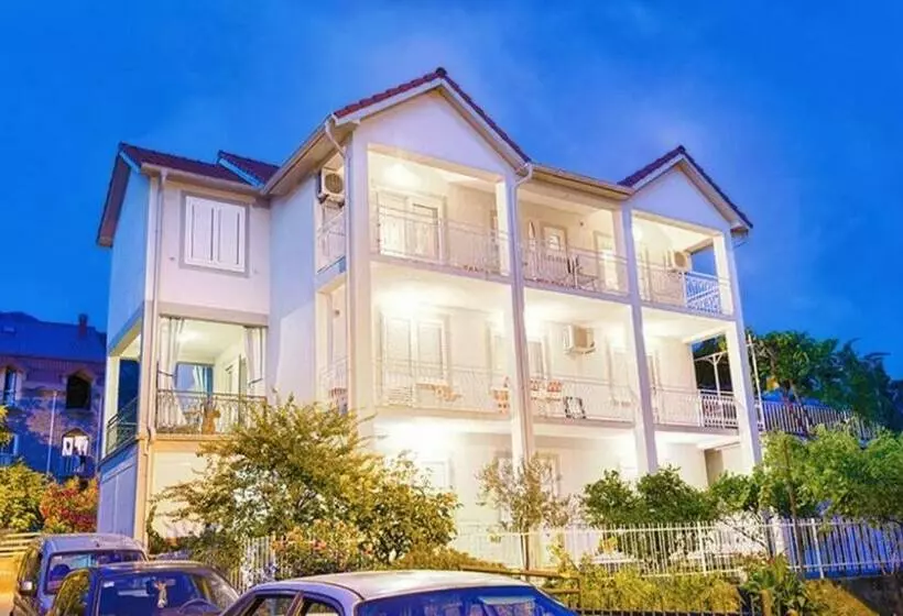 Apartments Maxim
