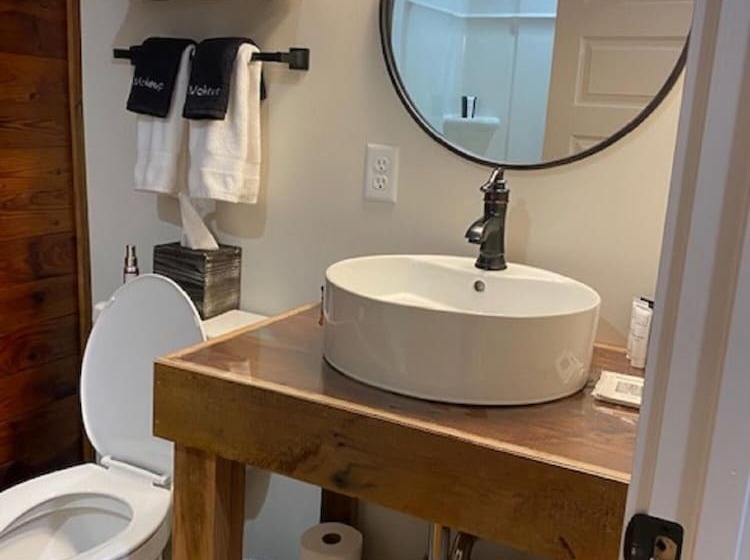 Greeter Falls Lodge Suite 5