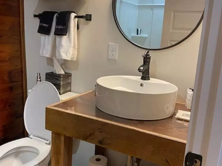 Greeter Falls Lodge Suite 5