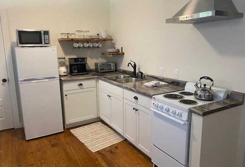 Greeter Falls Lodge Suite 5