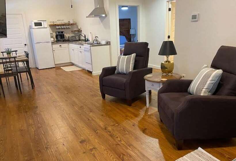 Greeter Falls Lodge Suite 5