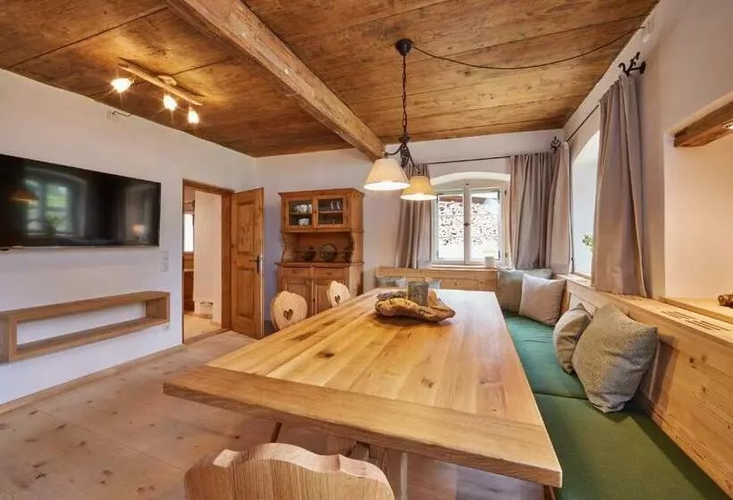 Haus Hoamat   Almrausch