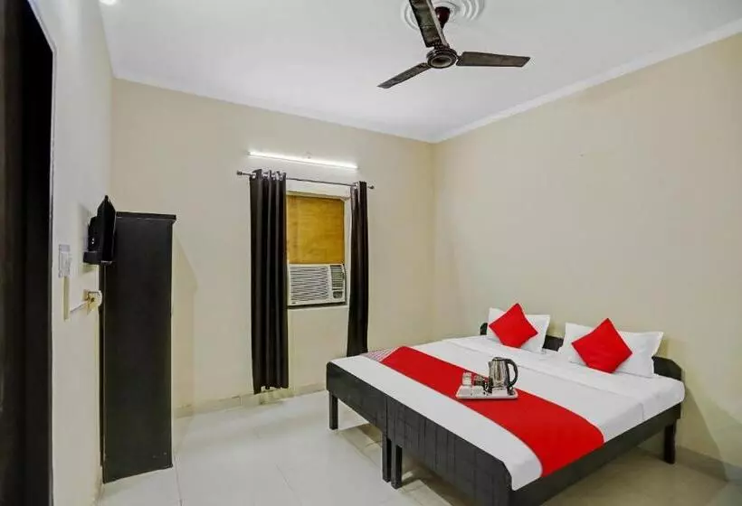 Hotelli Oyo Flagship 92636 Greno Residency