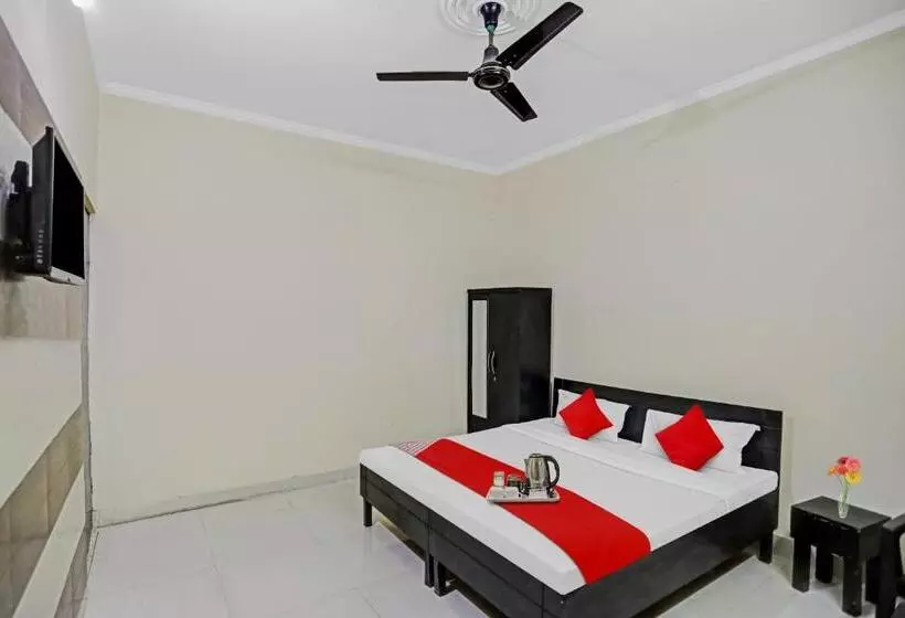 Hotelli Oyo Flagship 92636 Greno Residency