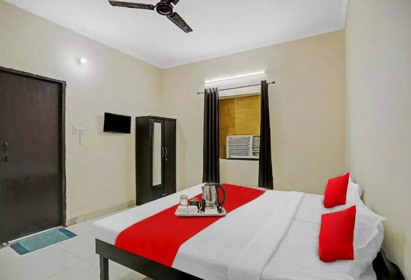 Hotelli Oyo Flagship 92636 Greno Residency