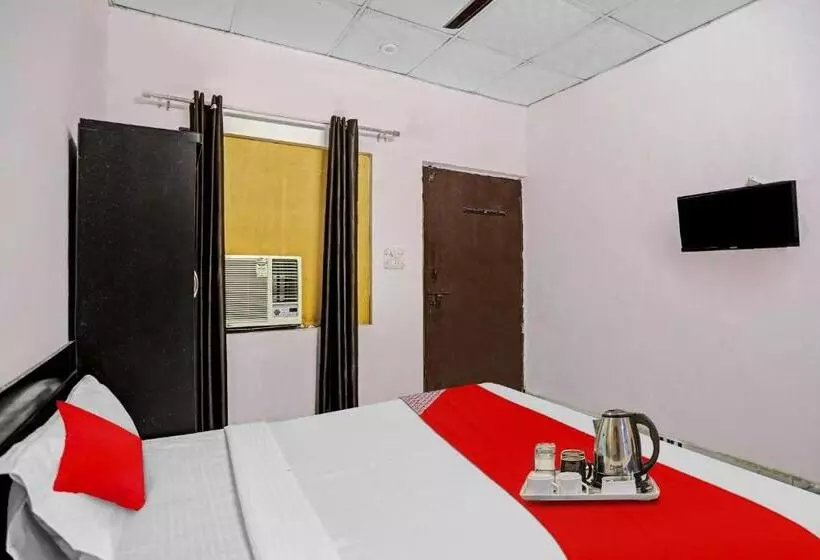 Hotelli Oyo Flagship 92636 Greno Residency