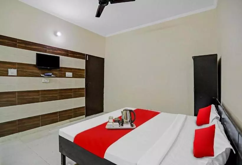 Hotelli Oyo Flagship 92636 Greno Residency