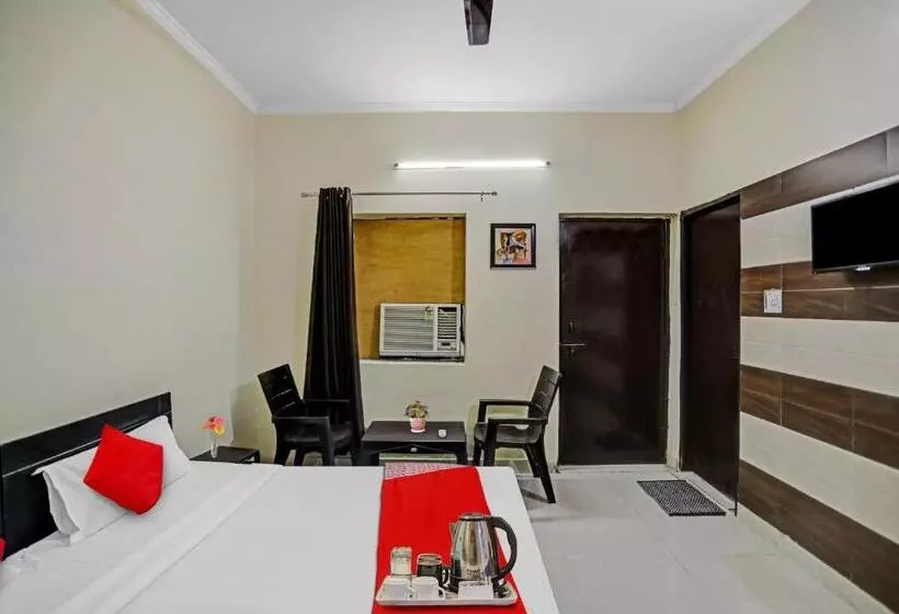 Hotelli Oyo Flagship 92636 Greno Residency