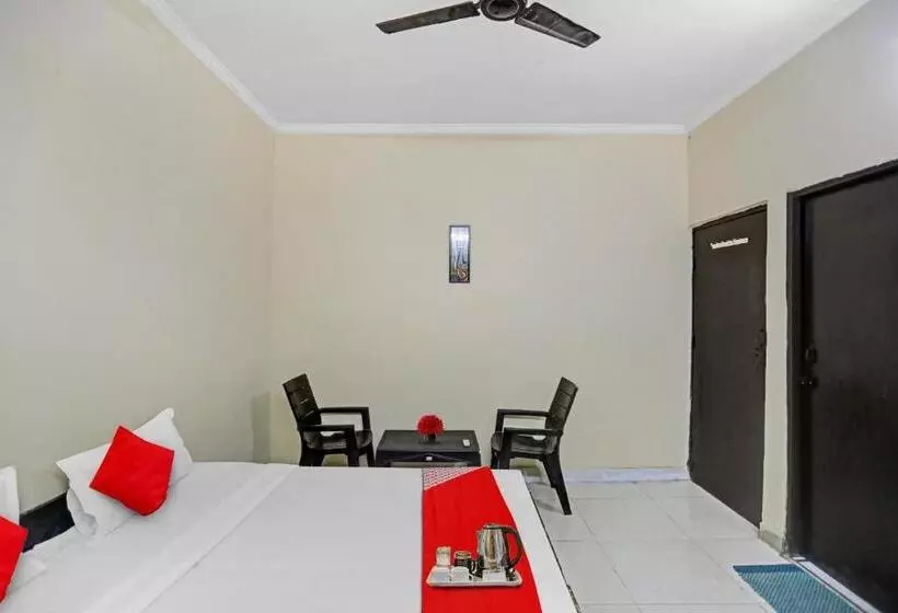 Hotelli Oyo Flagship 92636 Greno Residency