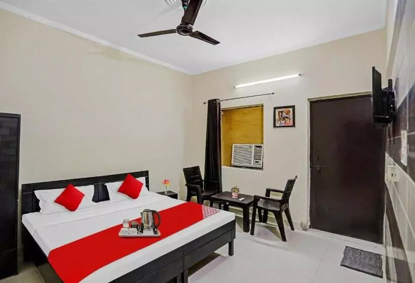 Hotelli Oyo Flagship 92636 Greno Residency