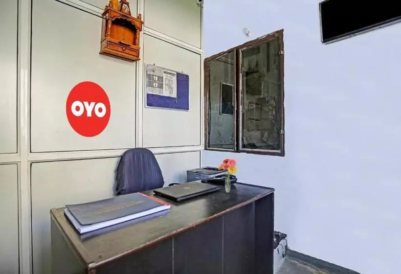 Hotelli Oyo Flagship 92636 Greno Residency