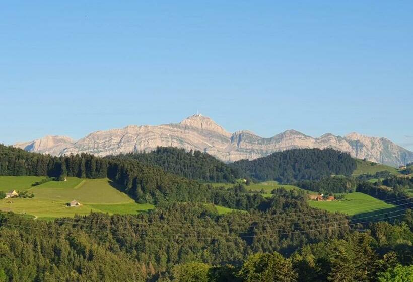 호텔 Working Organic Farm Retreat