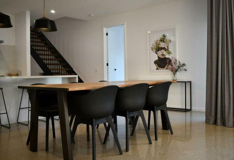 Luxury Family Home With Pool 3 Minutes From Cbd