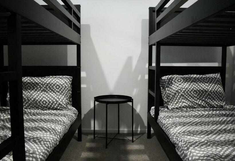 Luxury Family Home With Pool 3 Minutes From Cbd