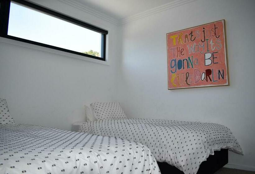 Luxury Family Home With Pool 3 Minutes From Cbd