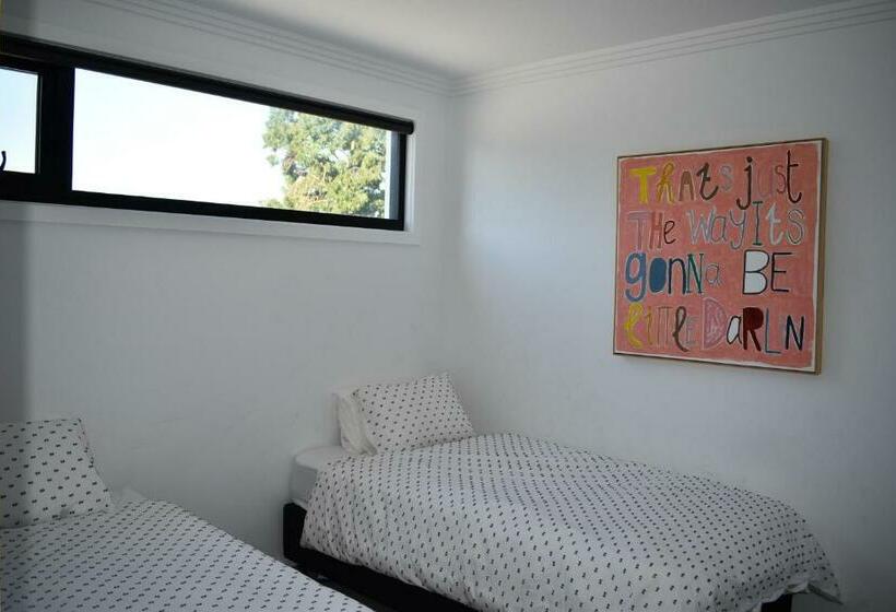 Luxury Family Home With Pool 3 Minutes From Cbd