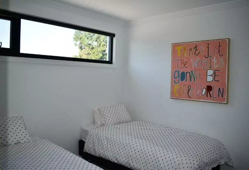 Luxury Family Home With Pool 3 Minutes From Cbd