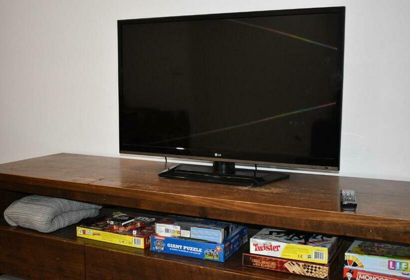 Luxury Family Home With Pool 3 Minutes From Cbd