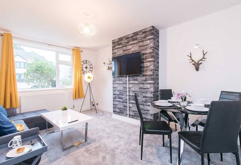 Michaelmas 2 Bedroom Apartment In Coventry