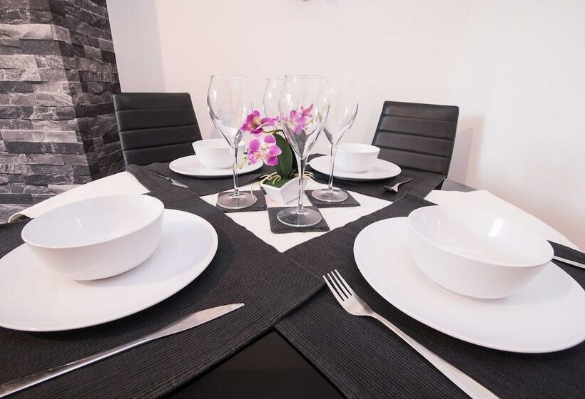 Michaelmas 2 Bedroom Apartment In Coventry