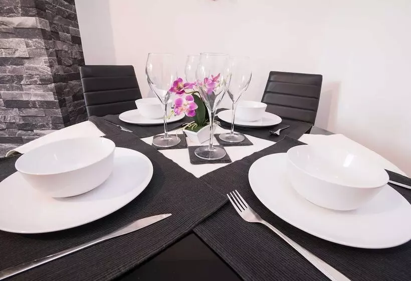 Michaelmas 2 Bedroom Apartment In Coventry