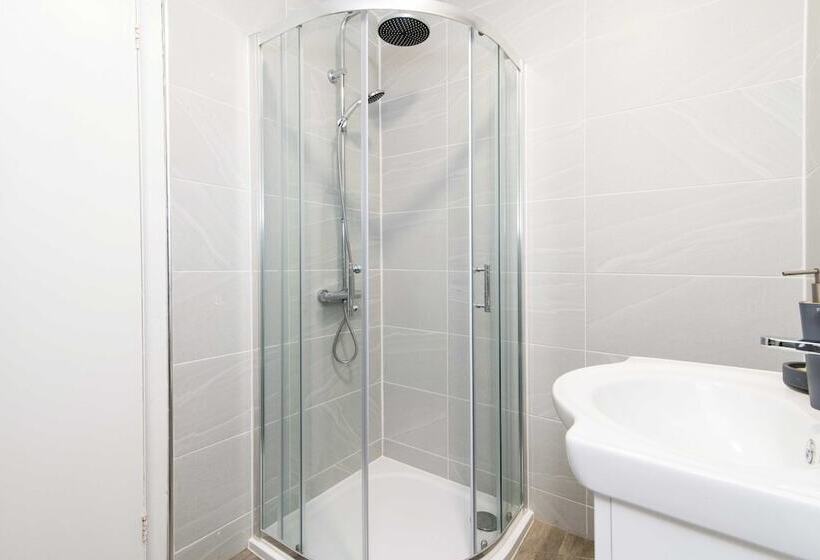 Michaelmas 2 Bedroom Apartment In Coventry