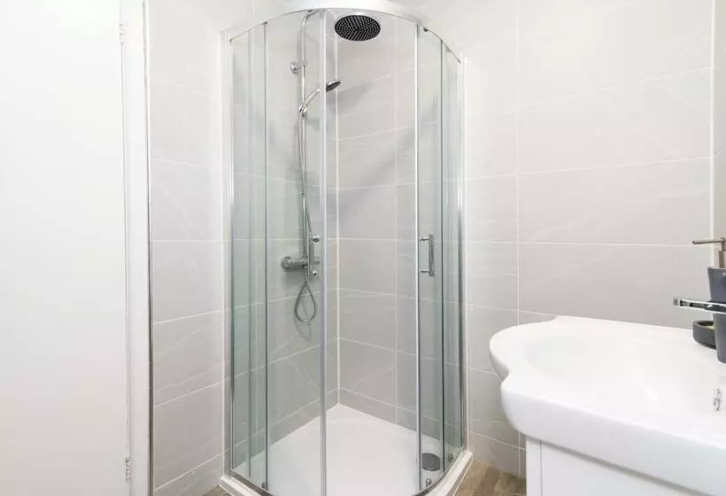 Michaelmas 2 Bedroom Apartment In Coventry