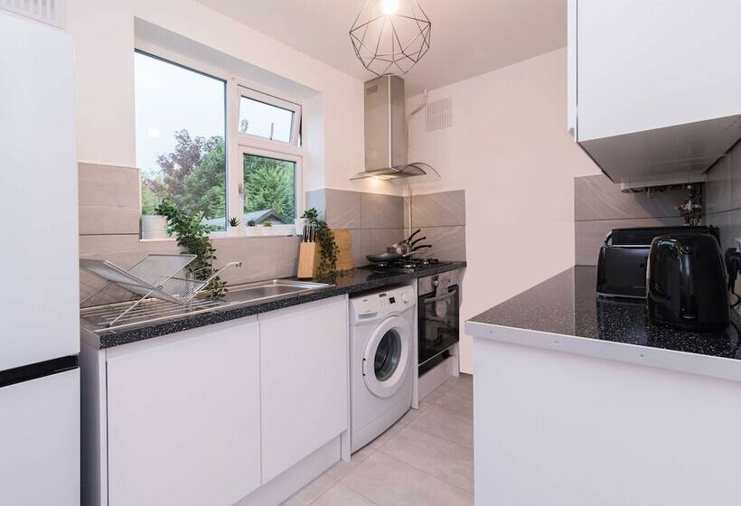 Michaelmas 2 Bedroom Apartment In Coventry