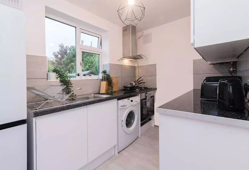 Michaelmas 2 Bedroom Apartment In Coventry