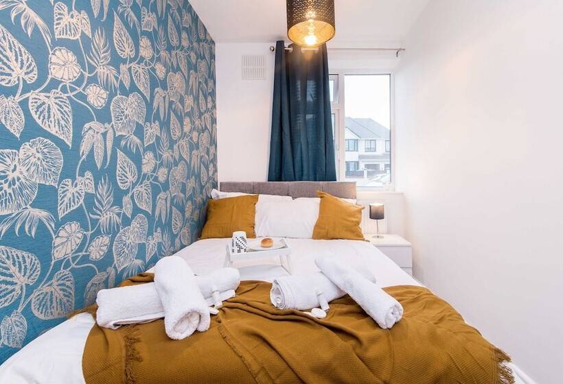 Michaelmas 2 Bedroom Apartment In Coventry