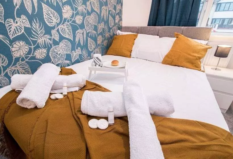 Michaelmas 2 Bedroom Apartment In Coventry