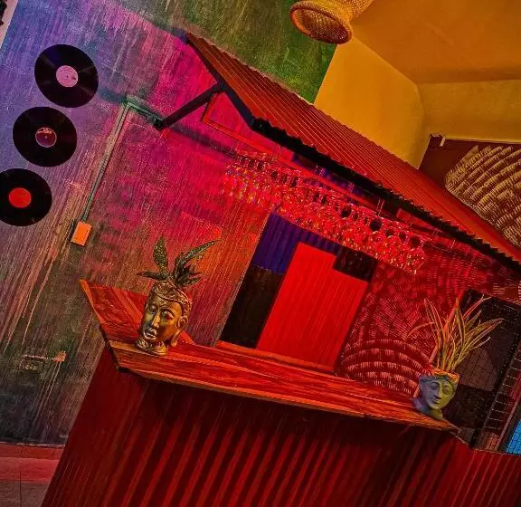 ペンション Urban Hostal Bar