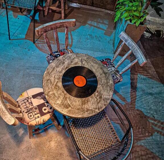 پانسیون Urban Hostal Bar