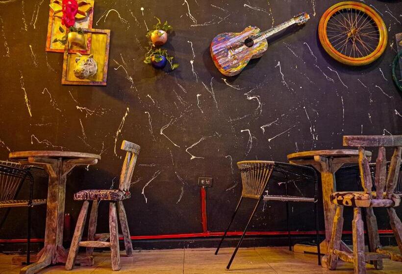 پانسیون Urban Hostal Bar