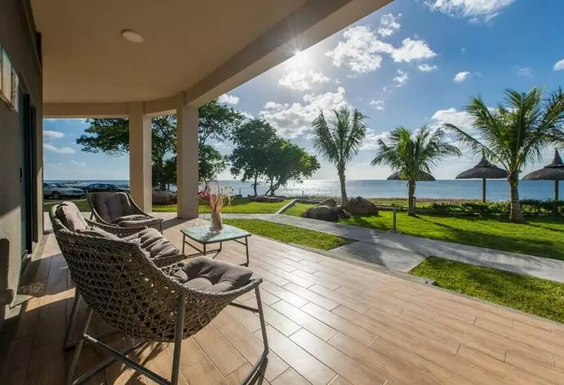 Pierre Bleue Beachfront Villa