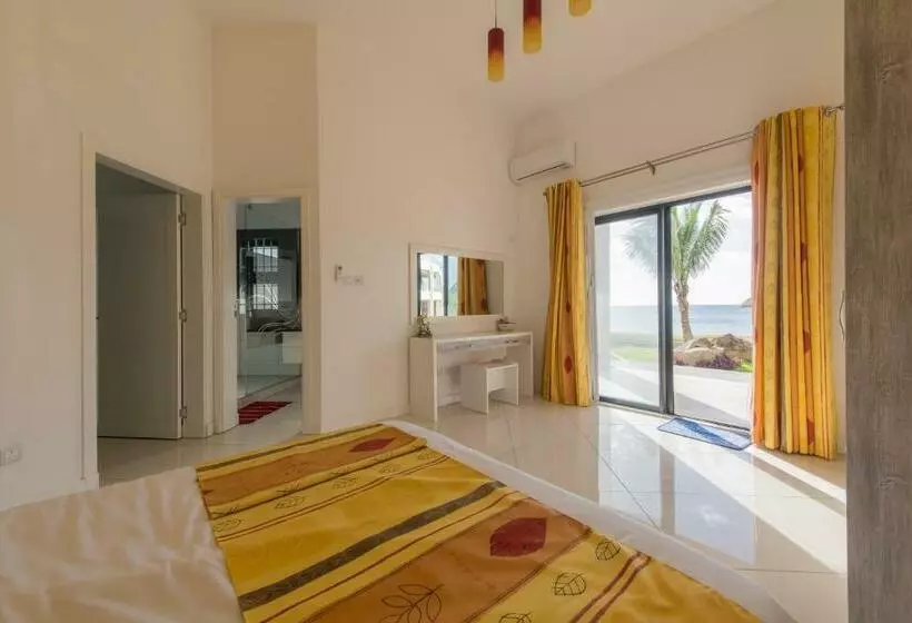 Pierre Bleue Beachfront Villa